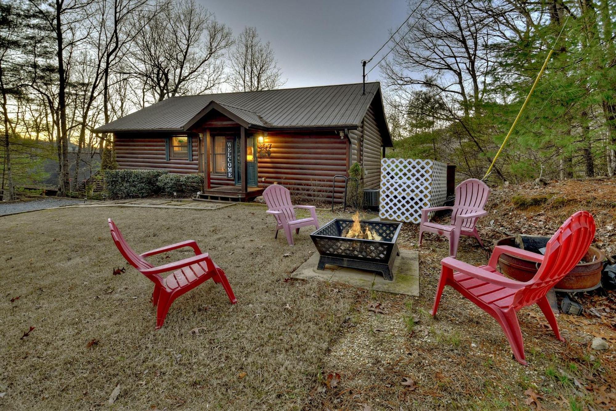 Talking Leaves Hot Tub Firepit And Comfy King Beds Villa Ellijay Bagian luar foto
